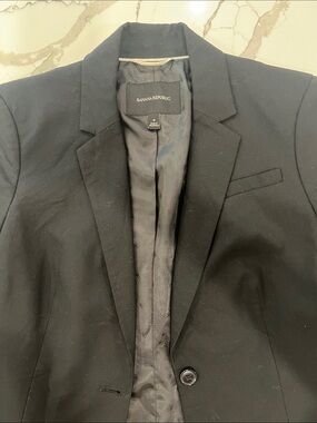 Banana Republic  Women’s Black Blazer - Classic Single-Breasted